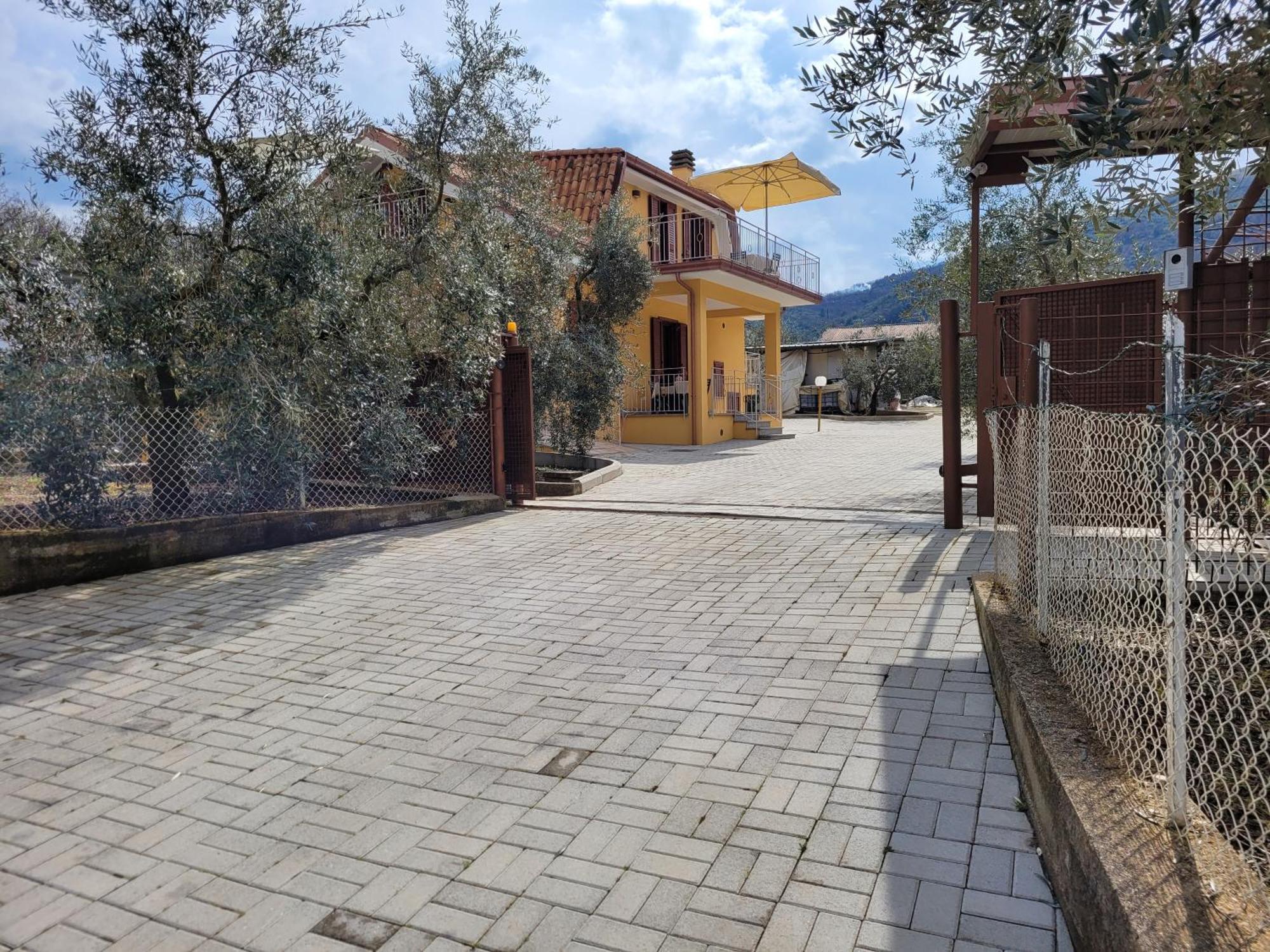 Alloggio Turistico Magnifico Alessandro Valle Bernardo 04025 Lenola Lt Cir 19063 Nei Pressi Di 04022 Fondi Lt 外观 照片